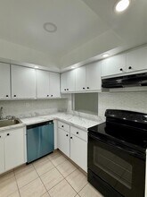 Building Photo - 800 Parkview Dr