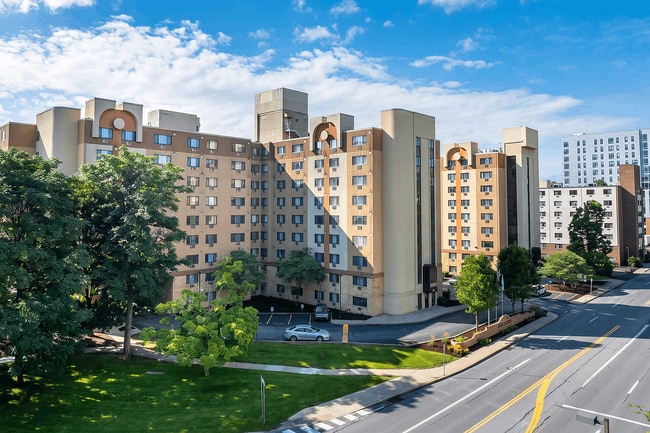 Building Photo - Meridian on College Avenue