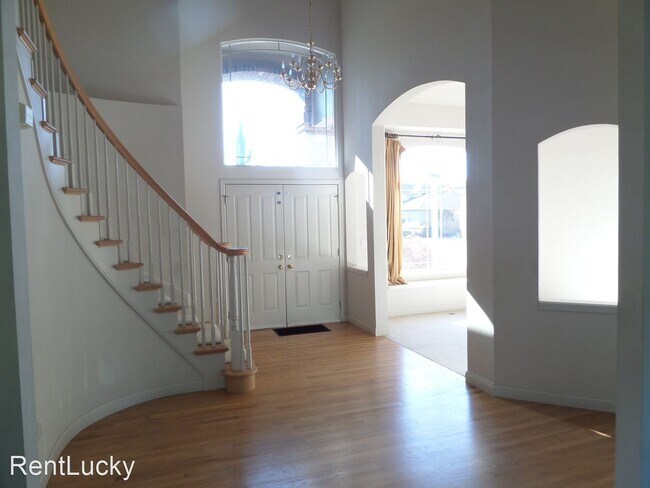 Building Photo - 3 br, 2.5 bath House - 102 243rd Pl SE