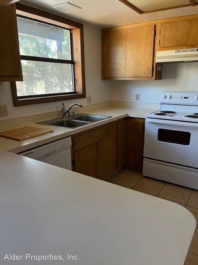 Building Photo - 3 br, 2 bath House - 445 Hill Lane #A