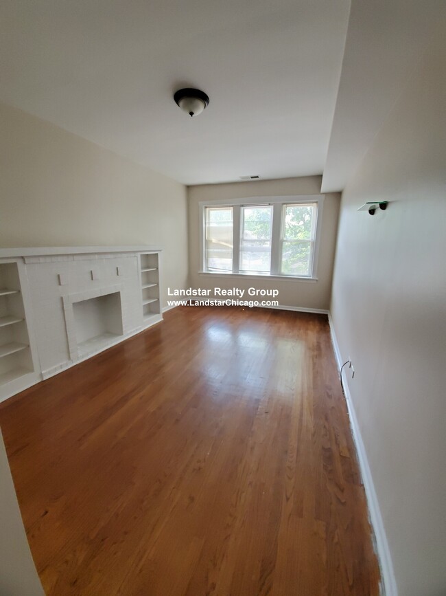 Building Photo - 4447 N Hamlin Ave