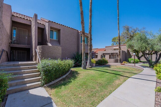 Building Photo - Live in luxury in this Scottsdale condo!