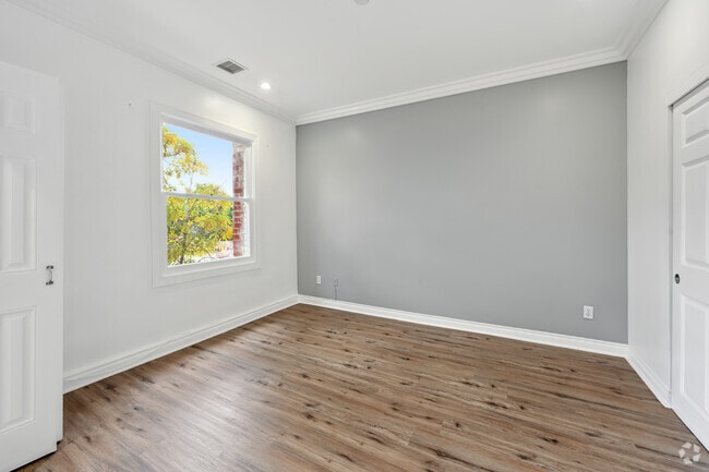 1BR, 1BA -650SF - 1236 N Flores St