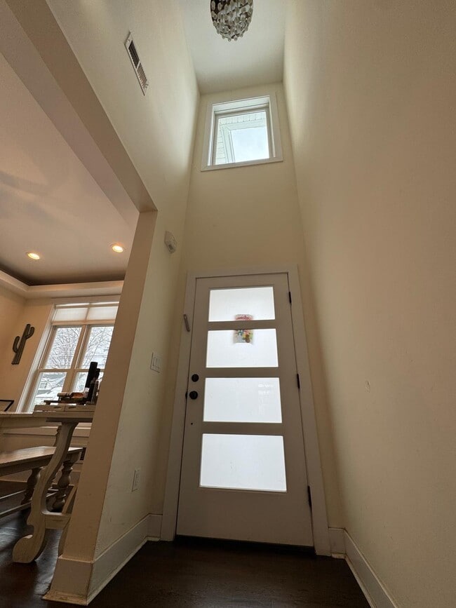 Building Photo - 94 Park Ave