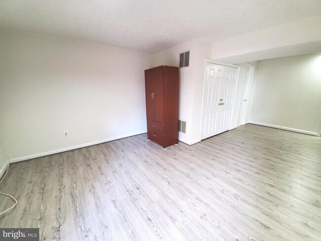 Foto del edificio - 7495 Digby Grn