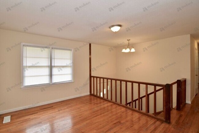 Foto del edificio - 127 Monterey Ave