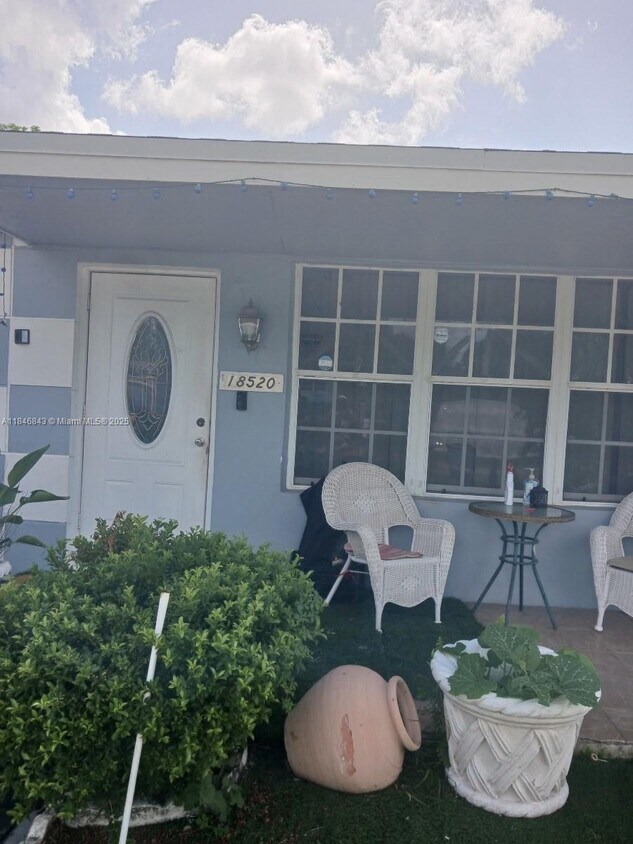 Foto principal - 18520 NW 22nd Ct