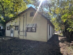 Building Photo - 218 Holmes St