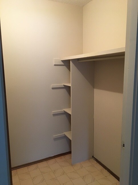 Building Photo - 0 Bed 0 Bath Unit in Red Deer, AB