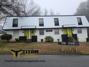 Building Photo - 1619 Longview St