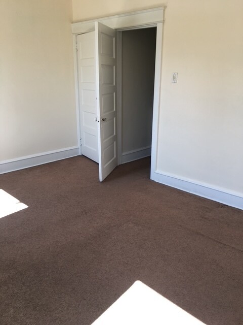LR w/closet - 359 W Chester Pike