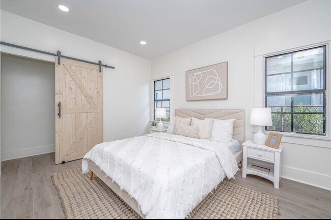 Foto del edificio - 1842 W 50th St