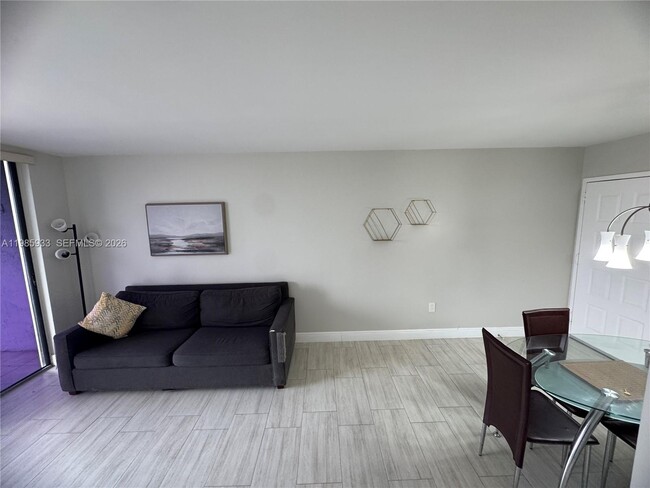 Foto del edificio - 8075 NW 7th St