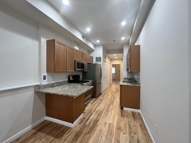 Building Photo - 129 Willow Ave
