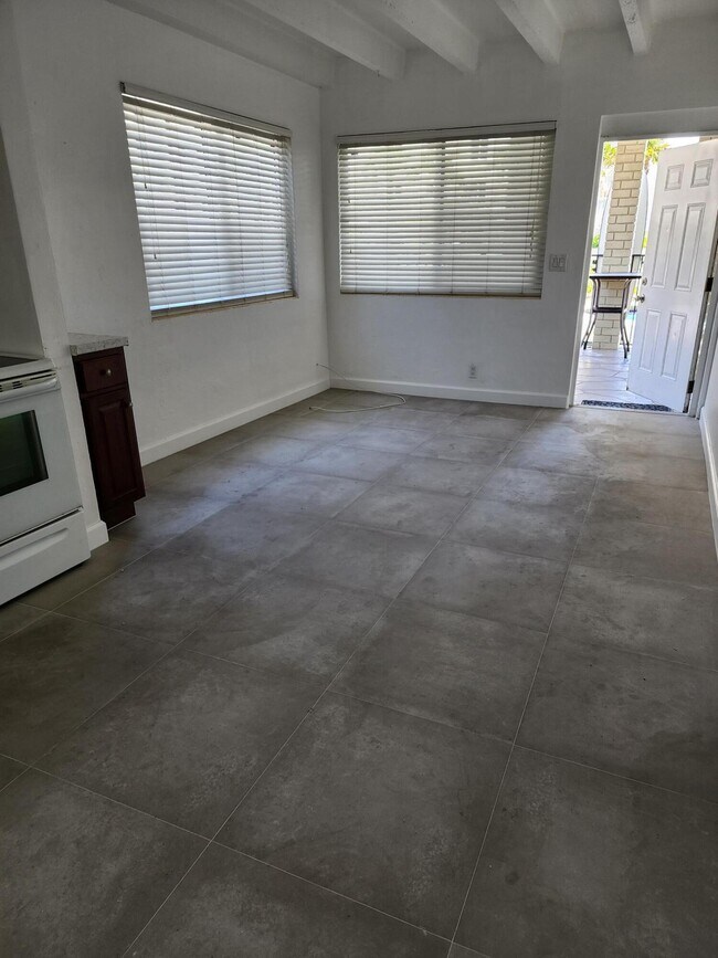 Building Photo - 100 Cascade Ln