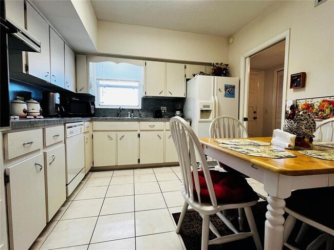 Building Photo - 2340 Grecian Way