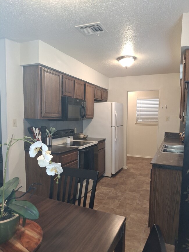 Building Photo - 1409 Paseo del Oro