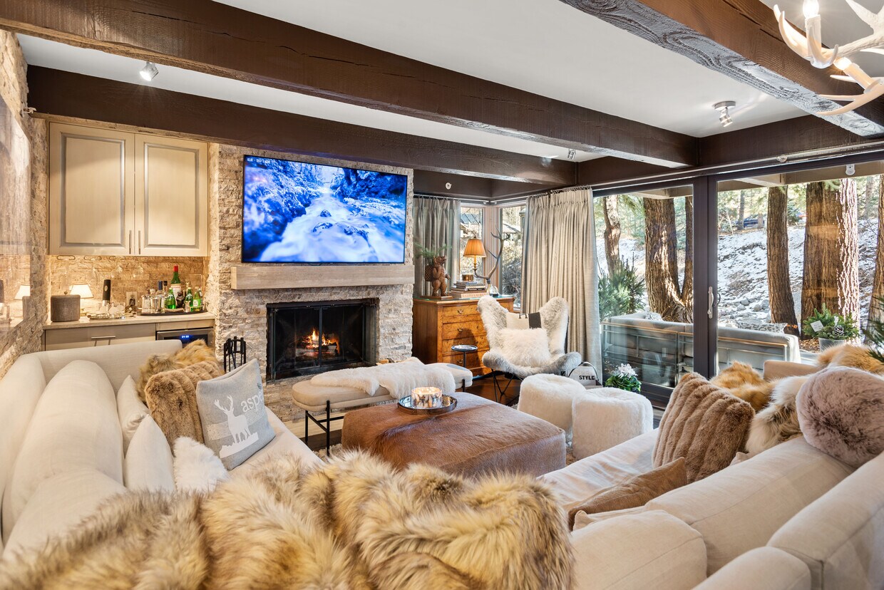 1034 E Cooper Ave Unit 4A, Aspen, CO 81611 Condo for Rent in Aspen