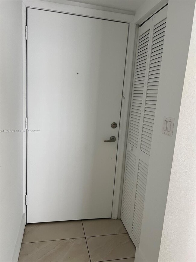 Foto del edificio - 395 NE 21st St