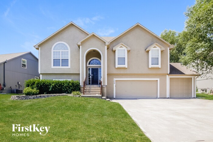 Foto principal - 308 Eagle Glen Dr