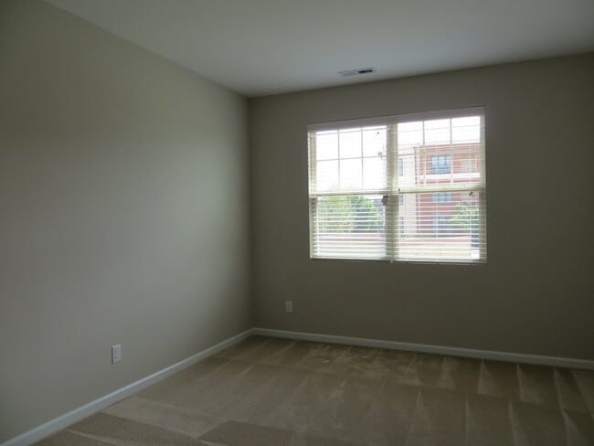 Building Photo - 547 Libson St