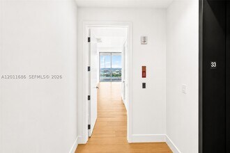 Building Photo - 175-125 3303