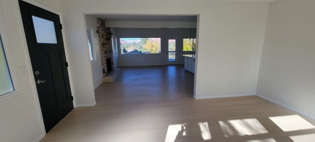 Building Photo - Unfurnished, 1-year long-term rental