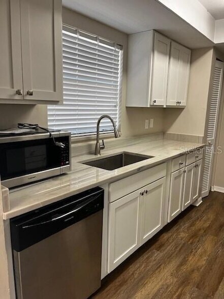 Foto del edificio - 414 Jennifer Ln