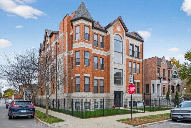 Foto del edificio - 4956 S Champlain Ave