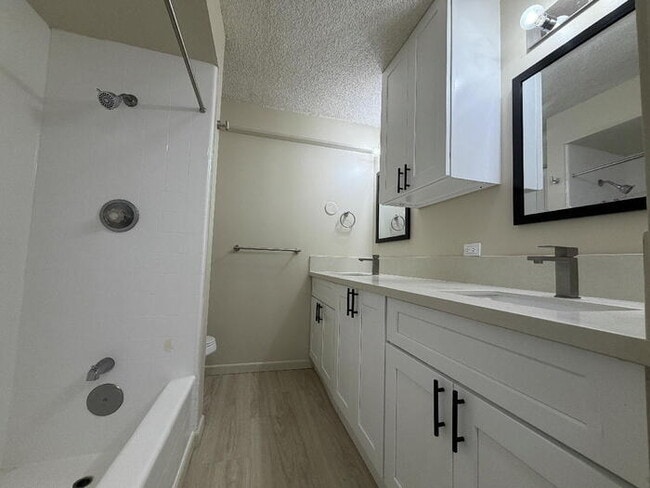 Building Photo - To register for the showing time below, note the 4 digit code: 4251 and click "APPLY NOW."(mobile...