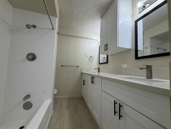 Foto del edificio - To register for the showing time below, note the 4 digit code: 4251 and click "APPLY NOW."(mobile...