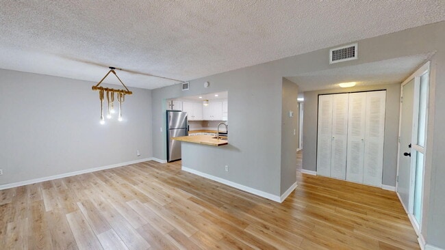 Building Photo - 9 Tarragona Ct