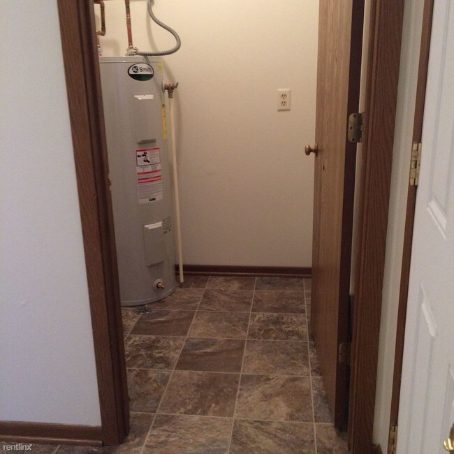 Foto del edificio - 700 Meadow Ln