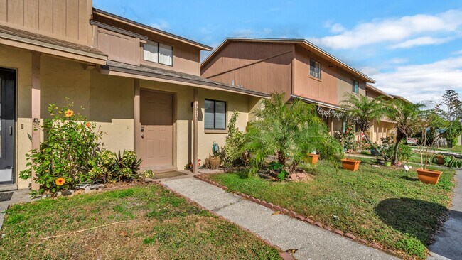 Foto del edificio - Spacious 1-bedroom, 1.5-bath, two-story Ki...