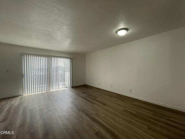 Foto del edificio - 553 W Pleasant Valley Rd