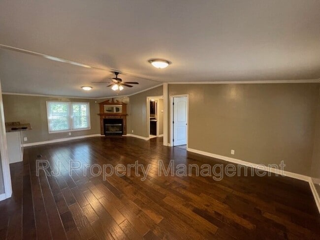 Building Photo - 2540 Jenkins Dr