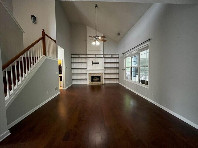 Building Photo - 2258 St Albans Pl