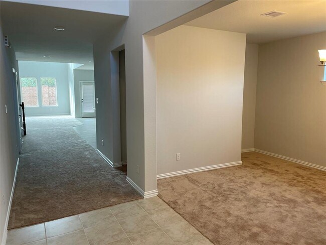 Building Photo - 4974 Millican Dr