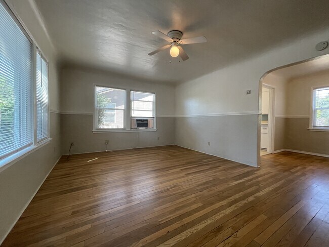 Foto del edificio - 568 E 9th Ave