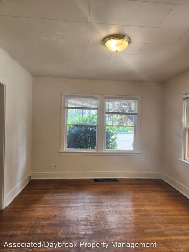 Building Photo - 3 br, 2 bath House - 1909 Summitview