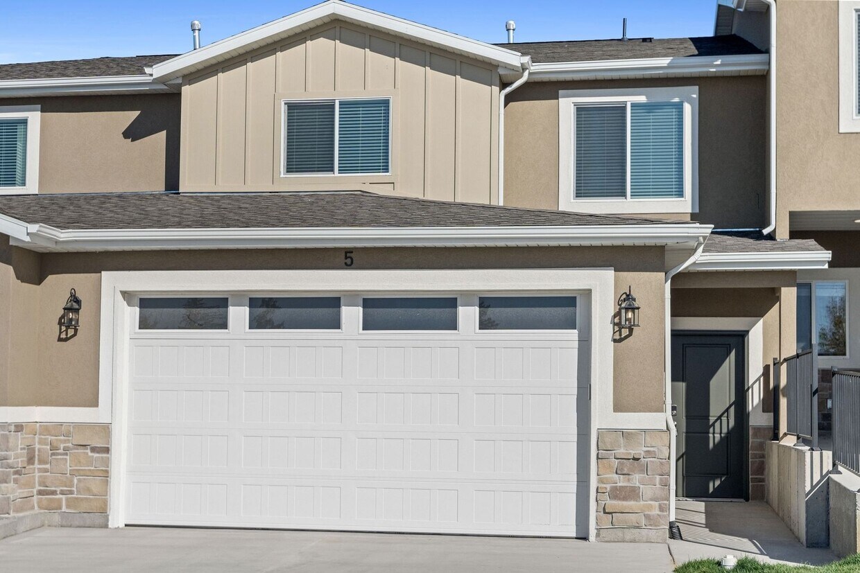 Primary Photo - Brand New 3 Bedroom 2.5 Bath with Upscale ...