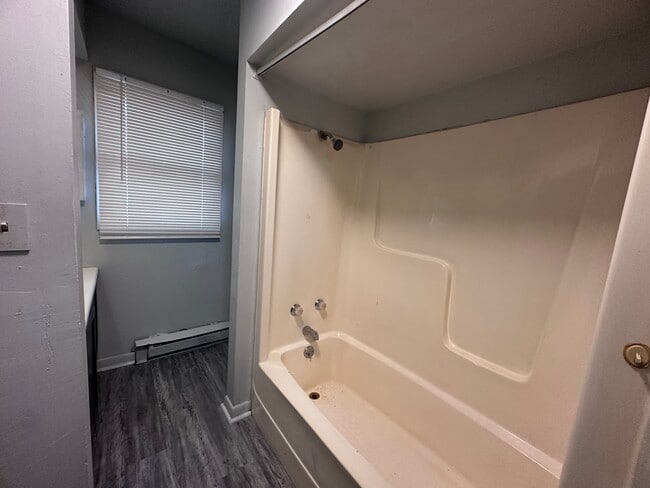 Building Photo - 202-B California-