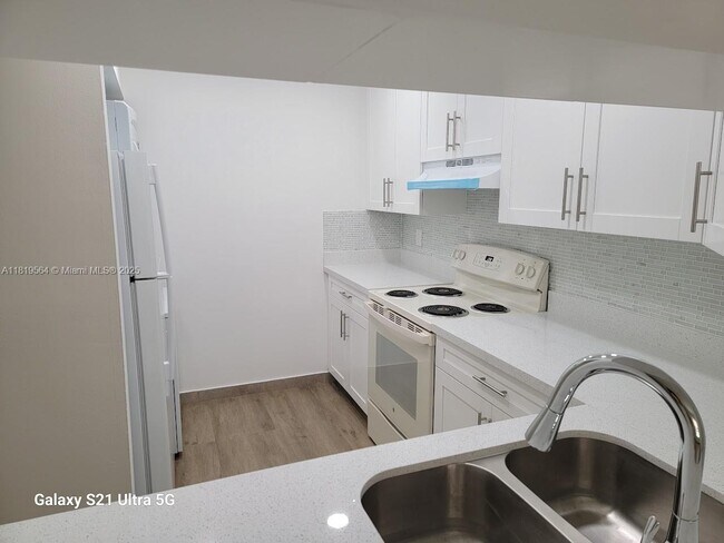 Foto del edificio - 469 NW 100th Pl