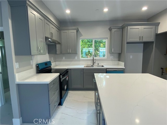Building Photo - 15869 Las Flores St