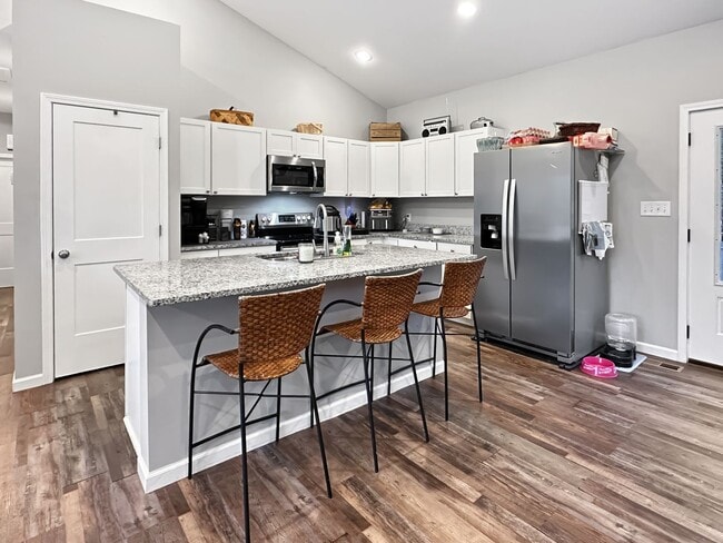 Building Photo - 3 bedroom-Modern Elegance Meets Country Ch...