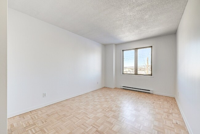 Building Photo - Chateau Ste-Marie