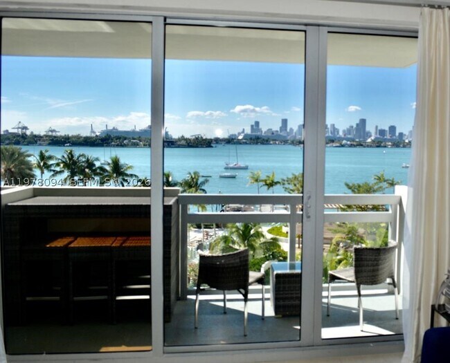 Foto del edificio - 1500 Bay Dr E