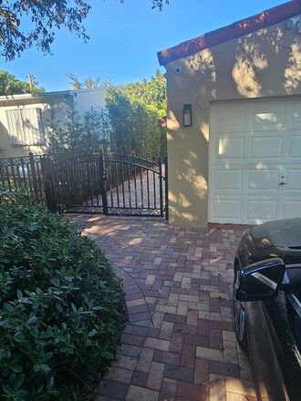 Foto del edificio - 2385 SW 25th St