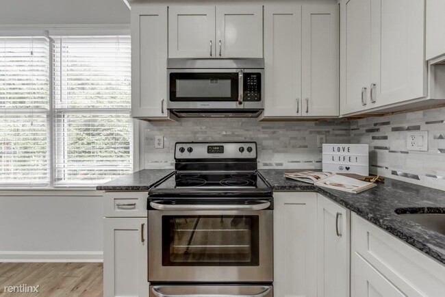 Building Photo - 2 br, 2 bath Duplex - 411 Pine Street Nort...