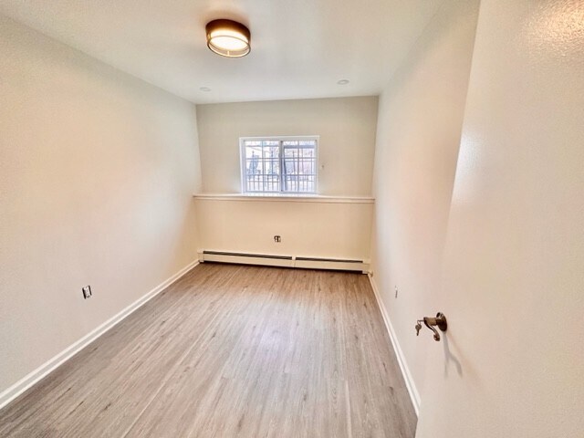 Building Photo - BEAUTIFUL RENOVATED TWO BEDROOM APARTMENT ...